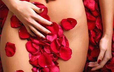 WOMAN-WITH-ROSES-ON-STOMACH